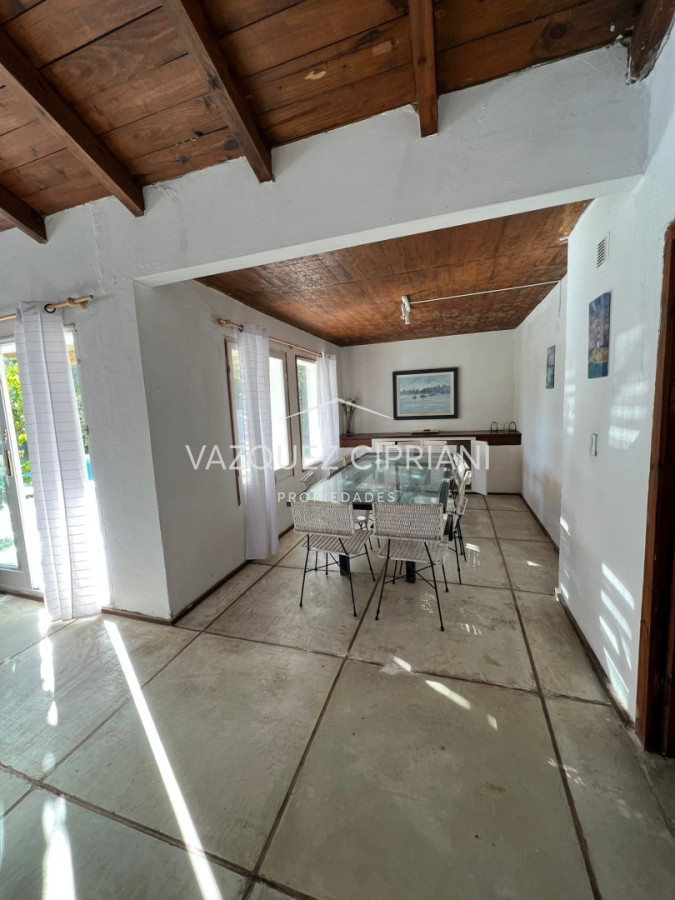 Casa ID.99 - Casa en Venta en La Barra próxima a Shopping Oh 5 dormitorios