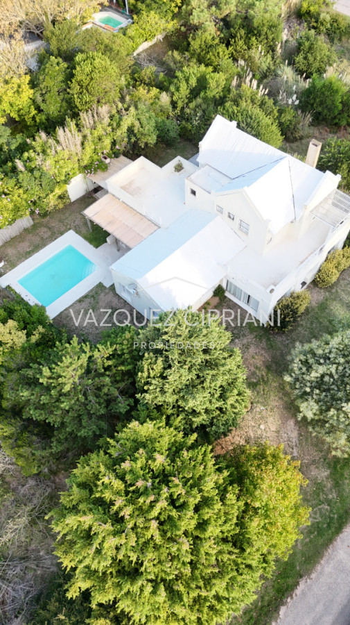 Casa ID.99 - Casa en Venta en La Barra próxima a Shopping Oh 5 dormitorios