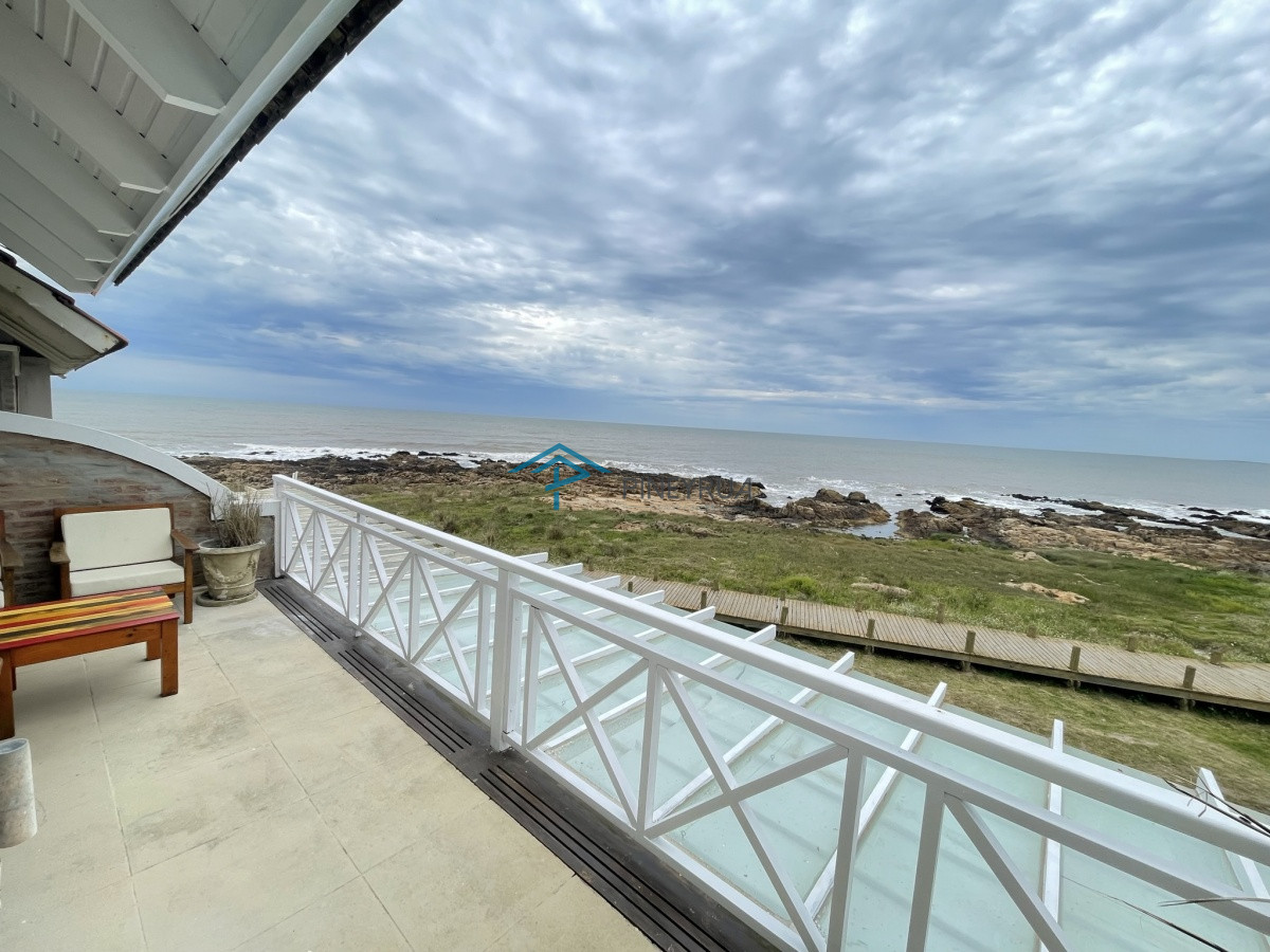 Apartamento ID.62 - EN VENTA APARTAMENTO DE DOS DORMITORIOS FRENTE A PLAYA MONTOYA