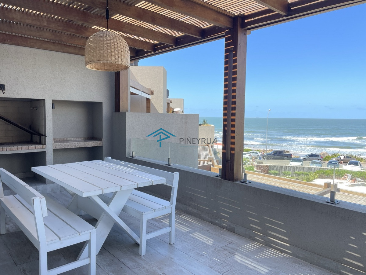 Apartamento ID.33 - PALCOS DE LA POSTA 205 - ESPECTACULAR APARTAMENTO EN VENTA FRENTE AL MAR