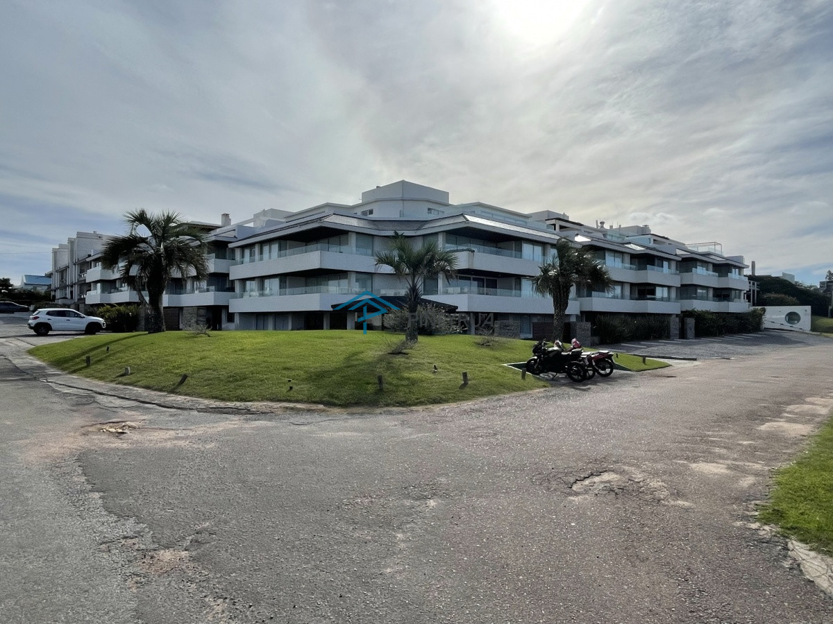 Apartamento ID.32 - APARTAMENTO EN VENTA EN ESTURION UNO PB 3 DORMITORIOS EN SUITE