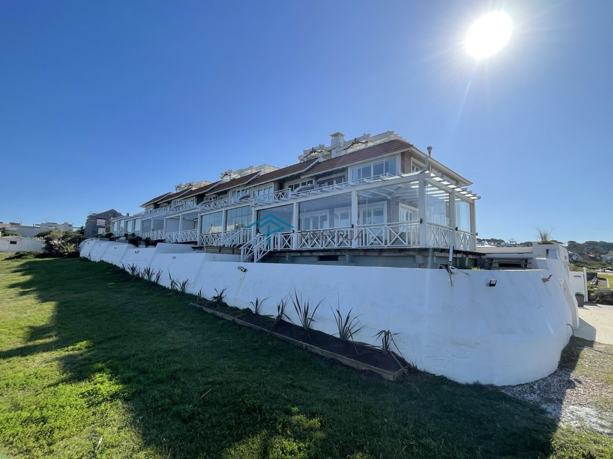 Apartamento ID.62 - EN VENTA APARTAMENTO DE DOS DORMITORIOS FRENTE A PLAYA MONTOYA