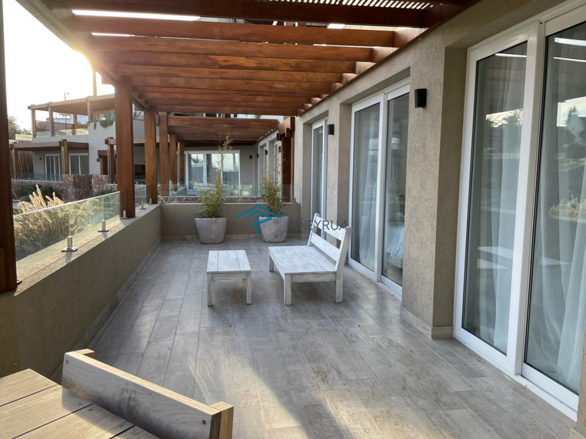 Apartamento ID.253 - PALCOS DE LA POSTA 04 APARTAMENTO EN VENTA FRENTE AL MAR EN LA BARRA