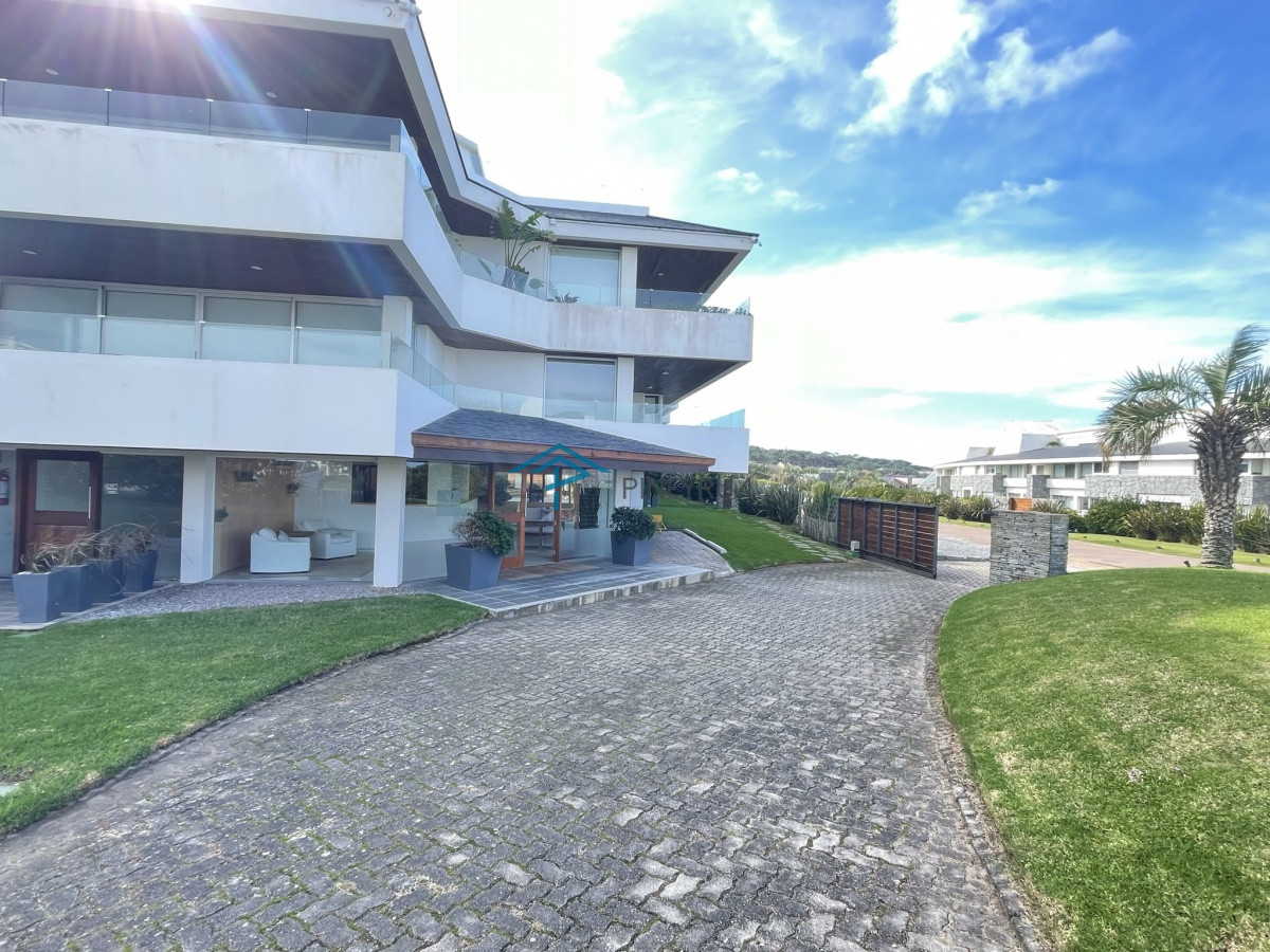 Apartamento ID.32 - APARTAMENTO EN VENTA EN ESTURION UNO PB 3 DORMITORIOS EN SUITE