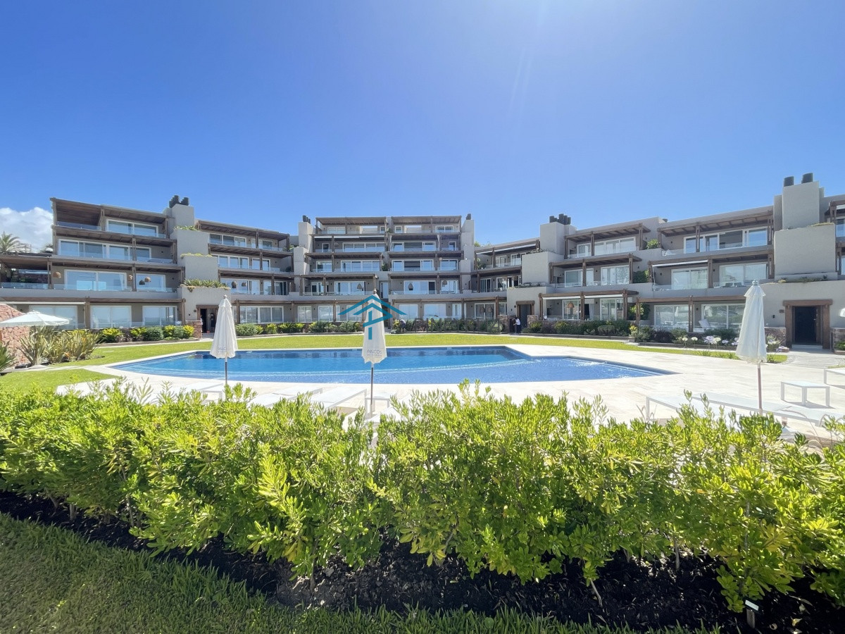 Apartamento ID.33 - PALCOS DE LA POSTA 205 - ESPECTACULAR APARTAMENTO EN VENTA FRENTE AL MAR