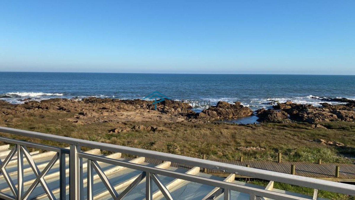 Apartamento ID.62 - EN VENTA APARTAMENTO DE DOS DORMITORIOS FRENTE A PLAYA MONTOYA