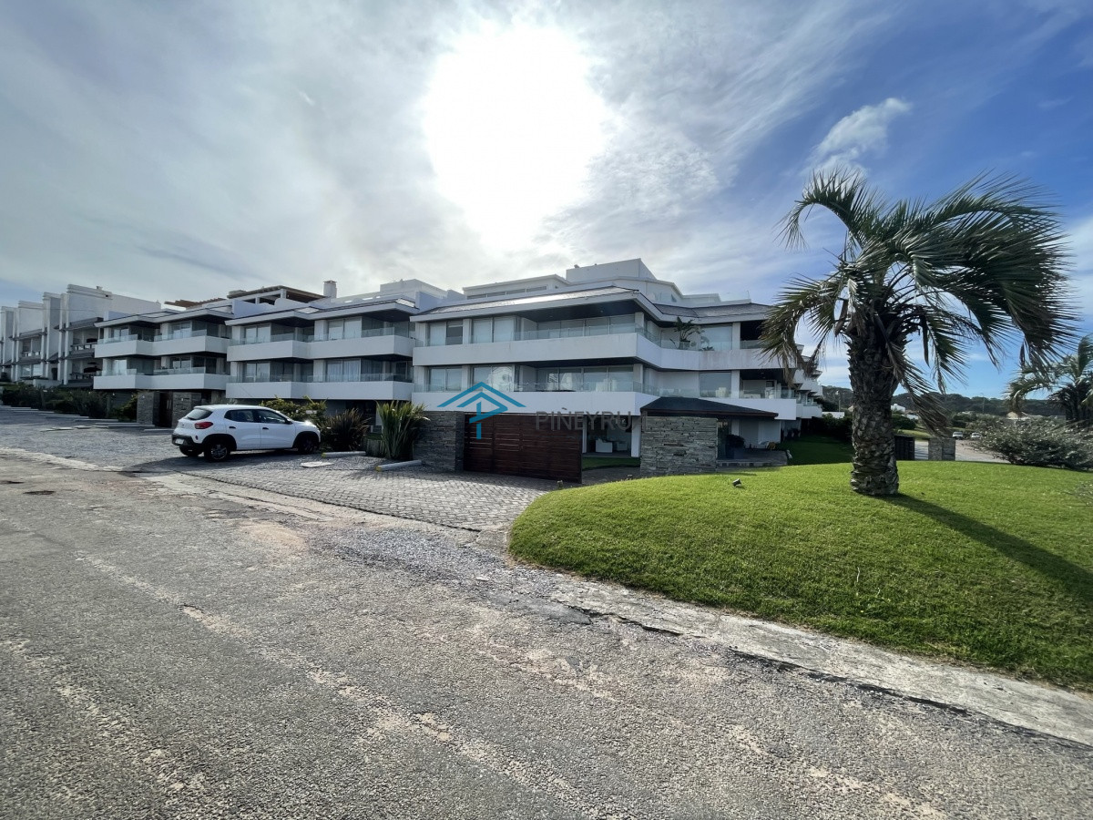 Apartamento ID.32 - APARTAMENTO EN VENTA EN ESTURION UNO PB 3 DORMITORIOS EN SUITE