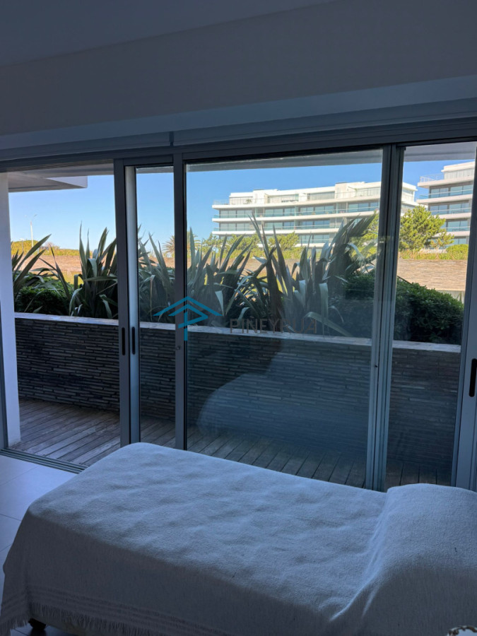 Venta de Apartamento frente al mar, Parada 28 de la Brava en Punta del Este.