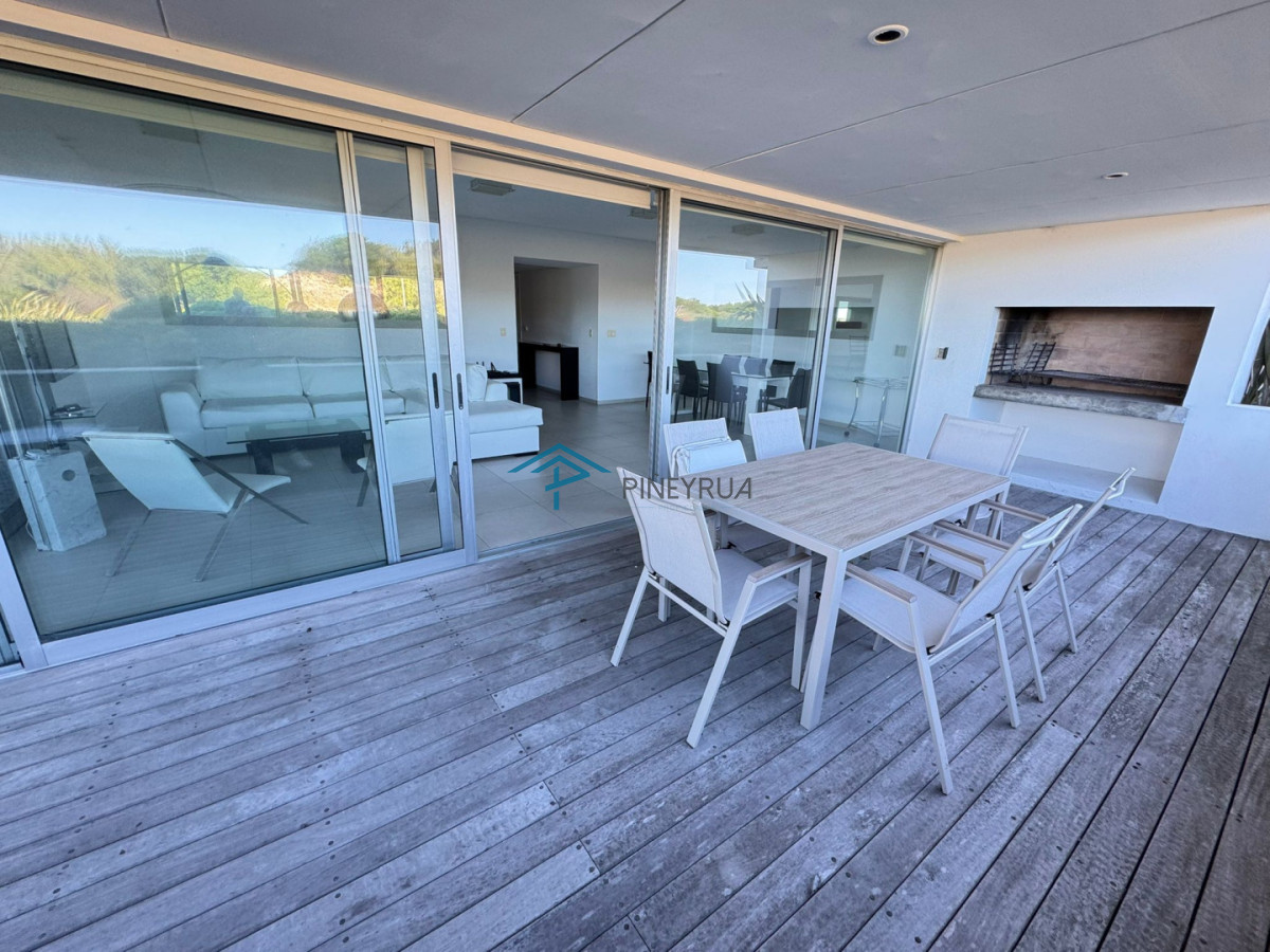 Venta de Apartamento frente al mar, Parada 28 de la Brava en Punta del Este.