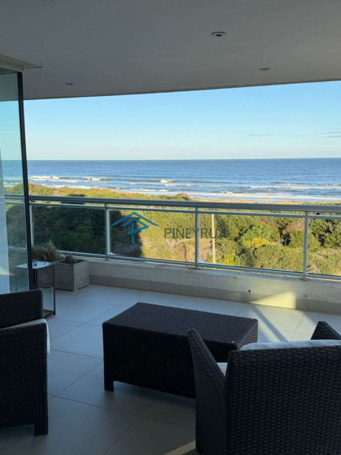 Apartamento en Venta en Brava, frente al mar, parrillero propio, 3 suites, 200 m2.