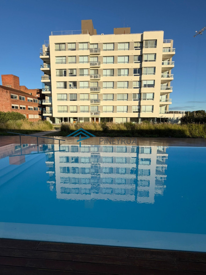 Apartamento en Venta en Brava, frente al mar, parrillero propio, 3 suites, 200 m2.