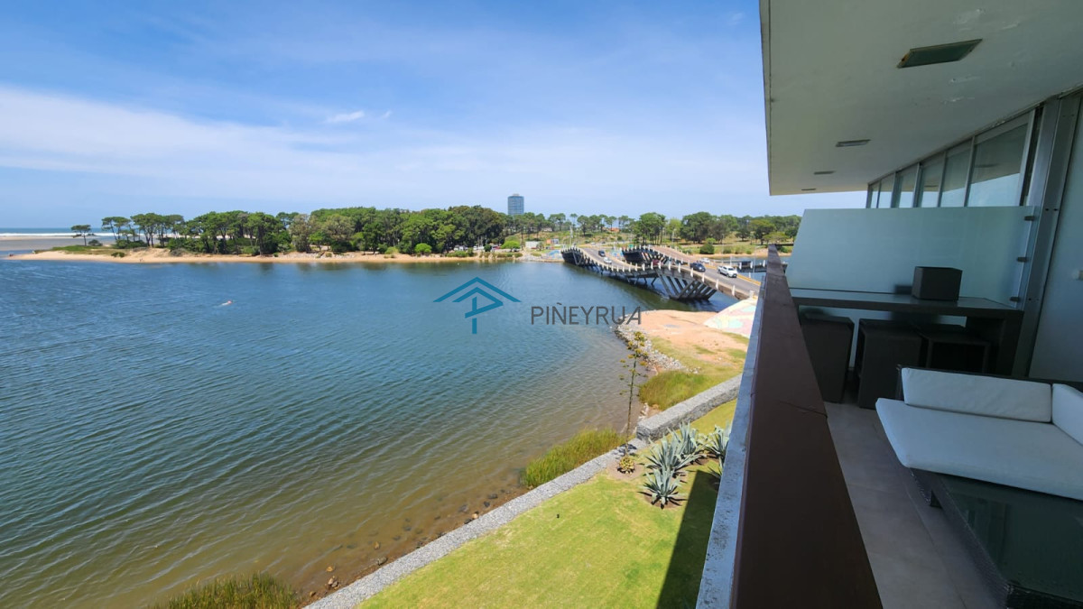 La Barra, Apartamento de 3 dormitorios en Venta, con vista a la desembocadura.