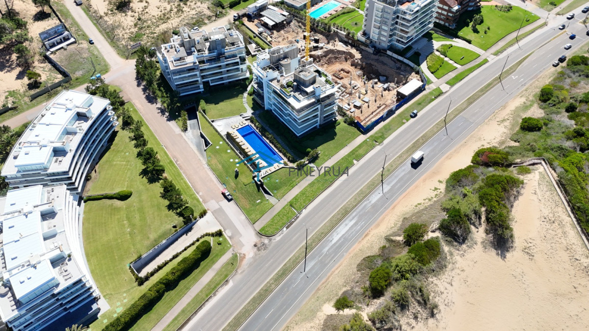 Venta de Apartamento frente al mar, Parada 28 de la Brava en Punta del Este.