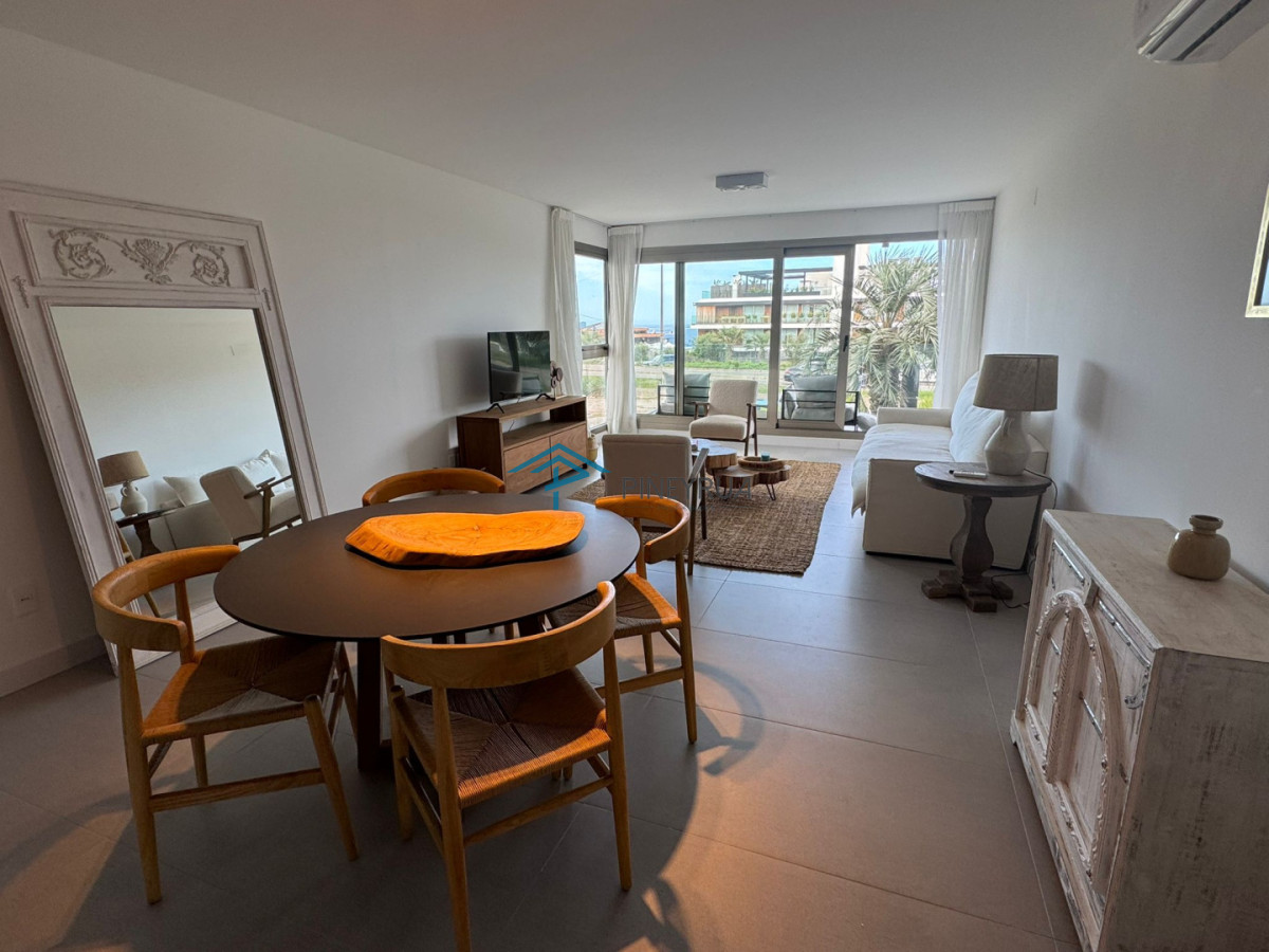 Manantiales, primera línea, 2 suites, terraza al frente con vista al mar.