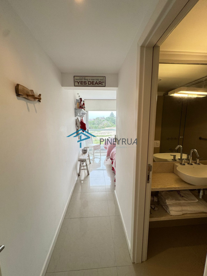 Apartamento en Venta en Brava, primera línea. 3 suites, dep. servicio. Full amenities