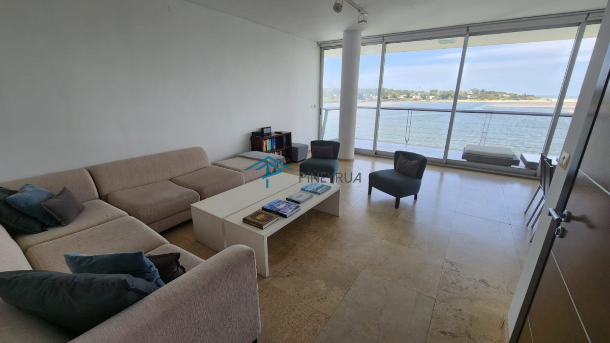 La Barra, Apartamento de 3 dormitorios en Venta, con vista a la desembocadura.