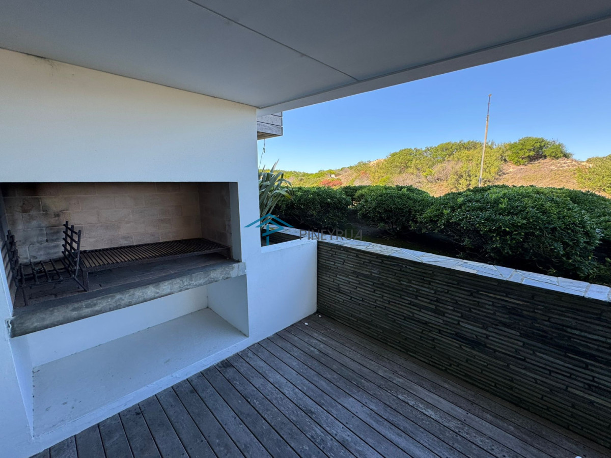 Venta de Apartamento frente al mar, Parada 28 de la Brava en Punta del Este.