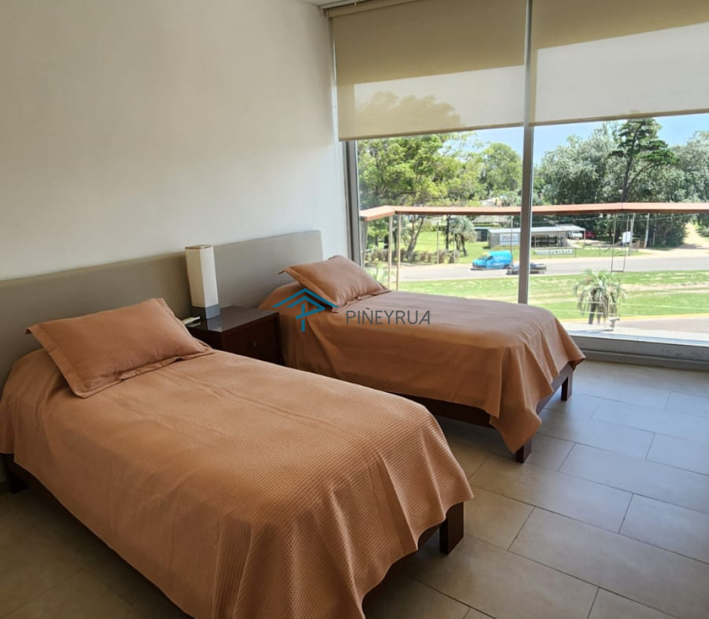 La Barra, Apartamento de 3 dormitorios en Venta, con vista a la desembocadura.