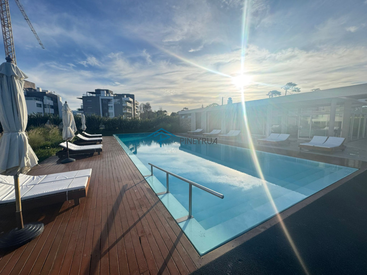 Apartamento en Venta en Brava, frente al mar, parrillero propio, 3 suites, 200 m2.
