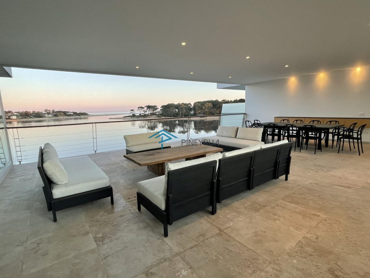 Apartamento ID.76 - APARTAMENTO EN VENTA EN EDIFICIO DELAMAR EXCELENTES VISTAS 4 DORMITORIOS