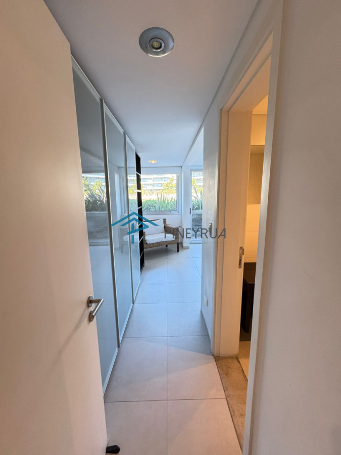 Venta de Apartamento frente al mar, Parada 28 de la Brava en Punta del Este.