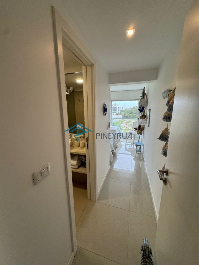 Apartamento en Venta en Brava, primera línea. 3 suites, dep. servicio. Full amenities