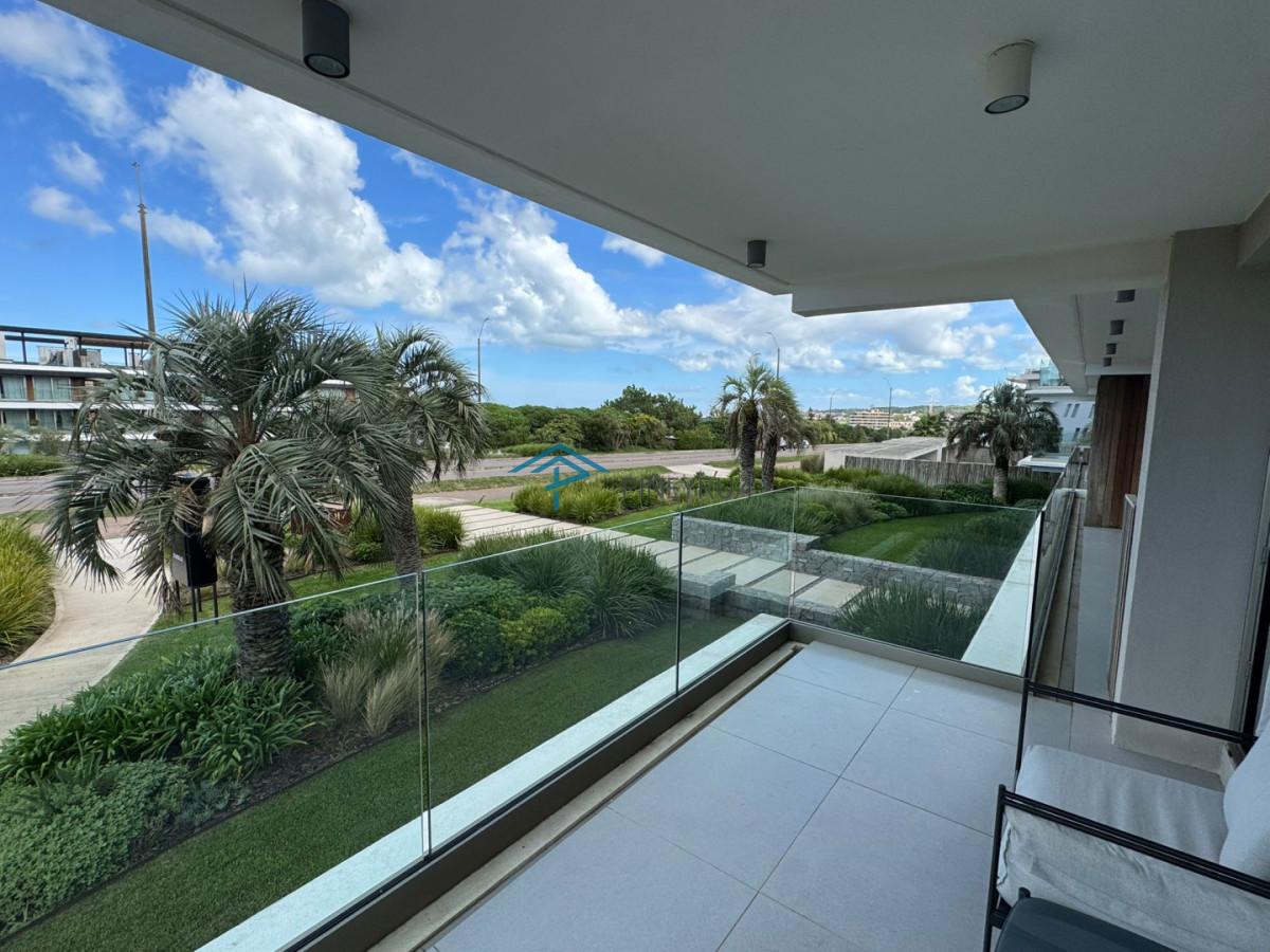 Manantiales, primera línea, 2 suites, terraza al frente con vista al mar.