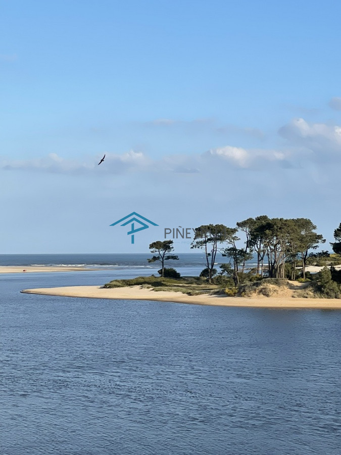 Apartamento ID.76 - APARTAMENTO EN VENTA EN EDIFICIO DELAMAR EXCELENTES VISTAS 4 DORMITORIOS