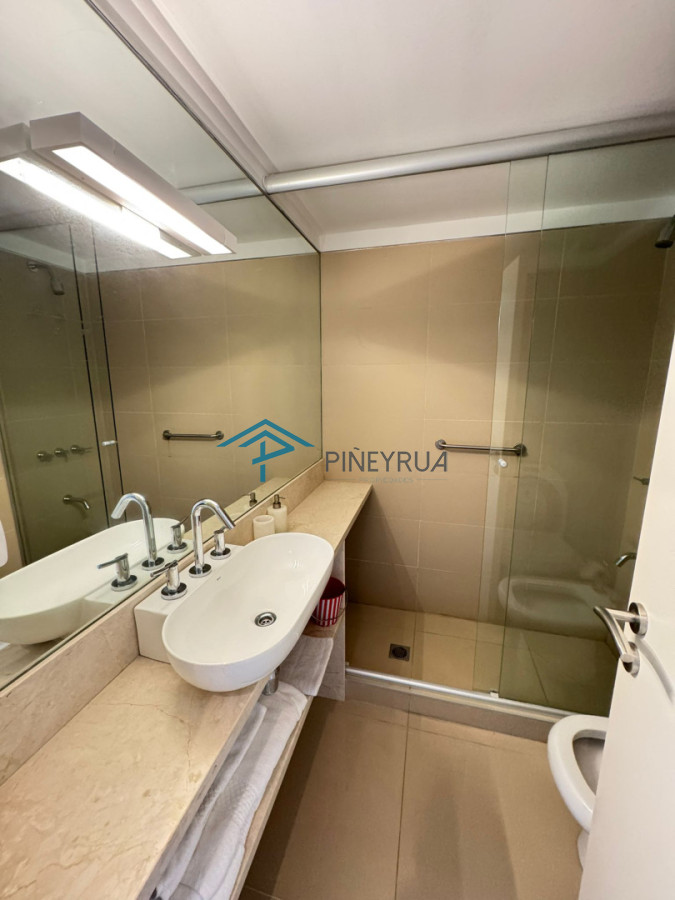 Apartamento en Venta en Brava, primera línea. 3 suites, dep. servicio. Full amenities