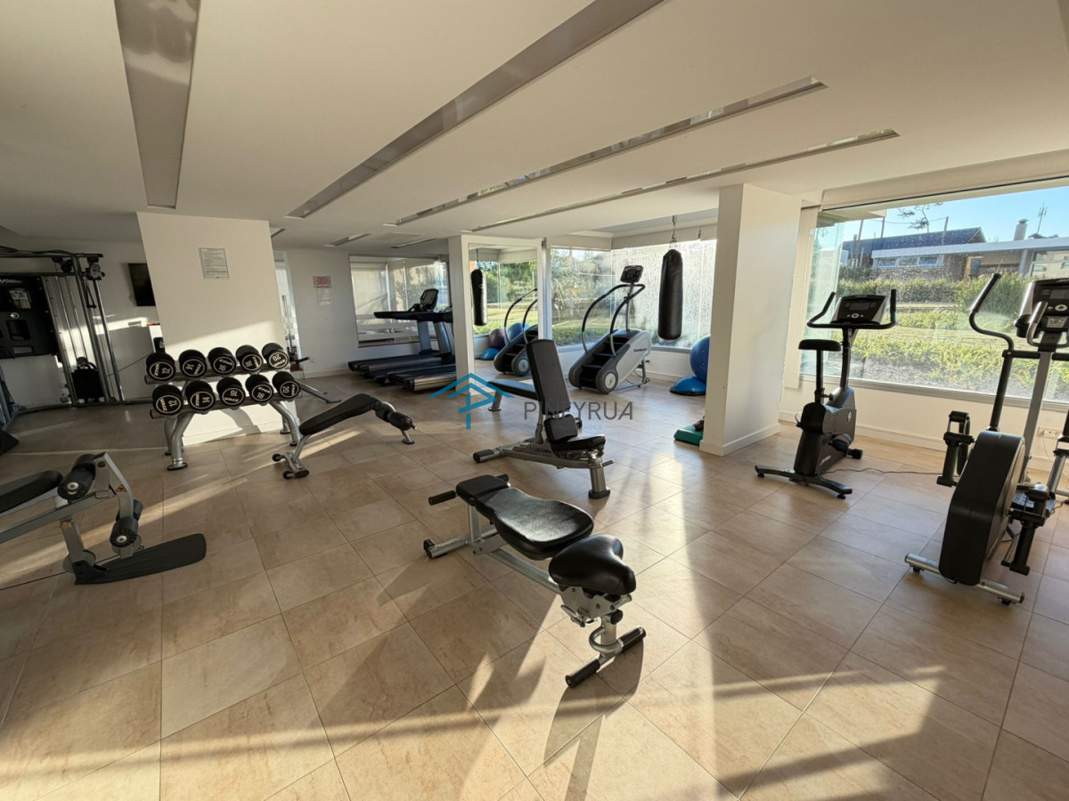 Apartamento en Venta en Brava, frente al mar, parrillero propio, 3 suites, 200 m2.