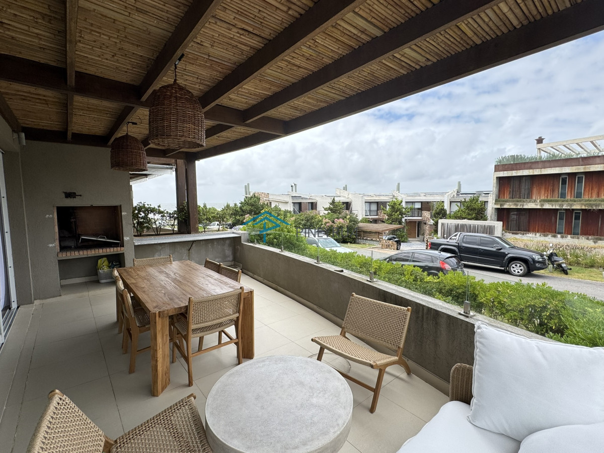 APARTAMENTO EN ALQUILER EN EDIFICIO BAHIA DE MONTOYA 3 DORMITORIOS
