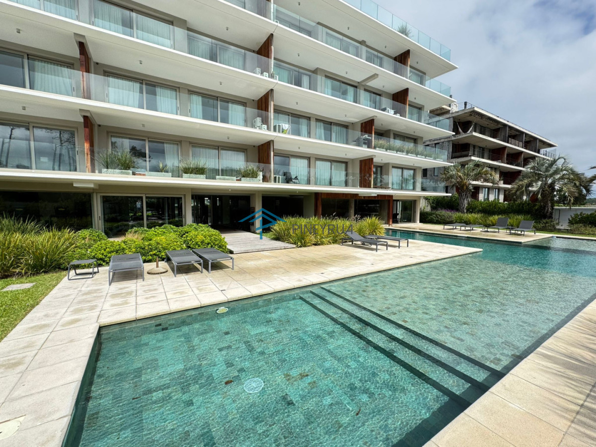 Manantiales, primera línea, 2 suites, terraza al frente con vista al mar.