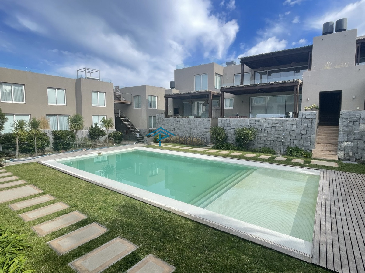 APARTAMENTO EN ALQUILER EN EDIFICIO BAHÍA DE MONTOYA 3 DORMITORIO