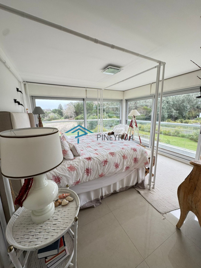 Apartamento en Venta en Brava, primera línea. 3 suites, dep. servicio. Full amenities