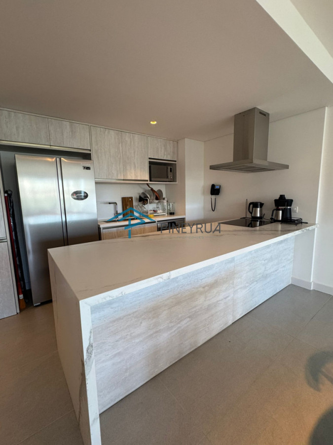Manantiales, primera línea, 2 suites, terraza al frente con vista al mar.