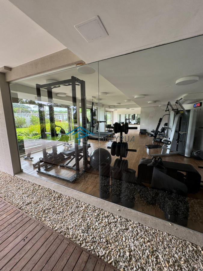 Manantiales, primera línea, 2 suites, terraza al frente con vista al mar.