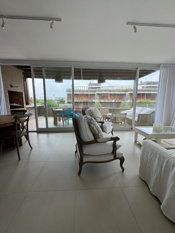 APARTAMENTO EN ALQUILER EN EDIFICIO BAHIA DE MONTOYA 3 DORMITORIOS