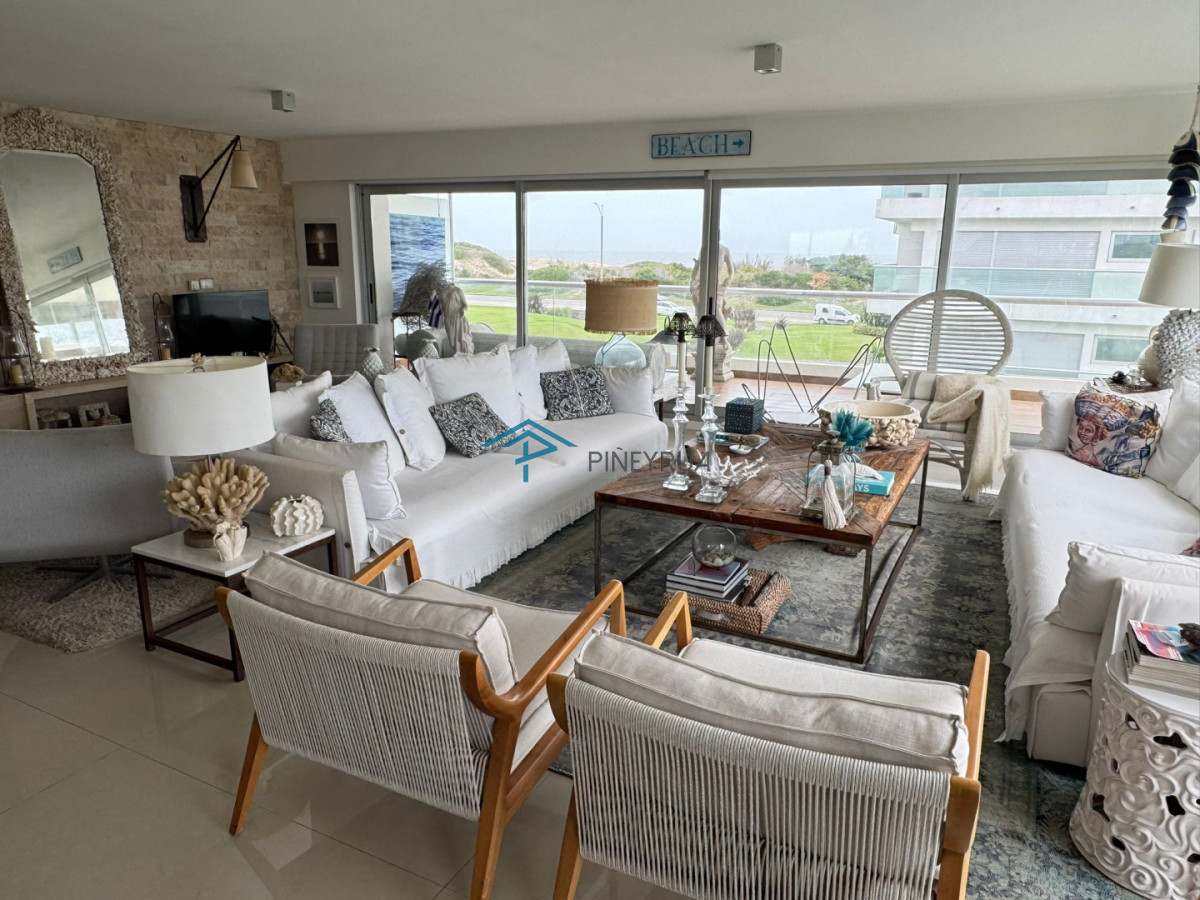 Apartamento en Venta en Brava, primera línea. 3 suites, dep. servicio. Full amenities