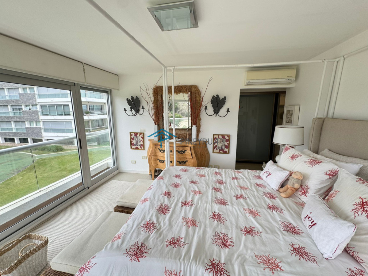 Apartamento en Venta en Brava, primera línea. 3 suites, dep. servicio. Full amenities