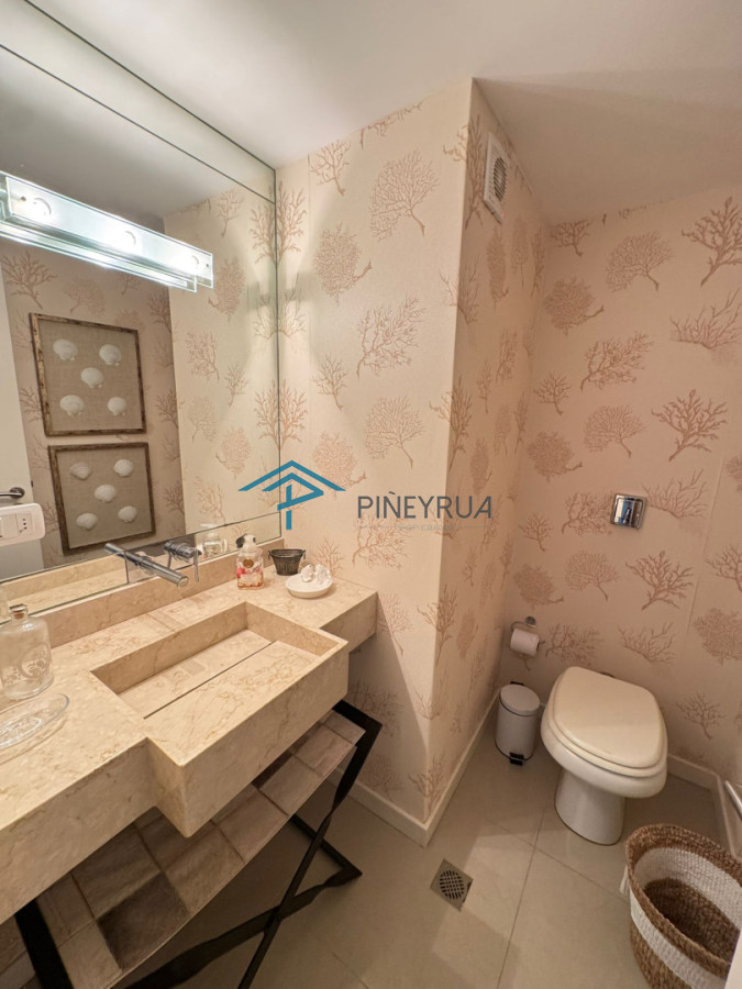 Apartamento en Venta en Brava, primera línea. 3 suites, dep. servicio. Full amenities