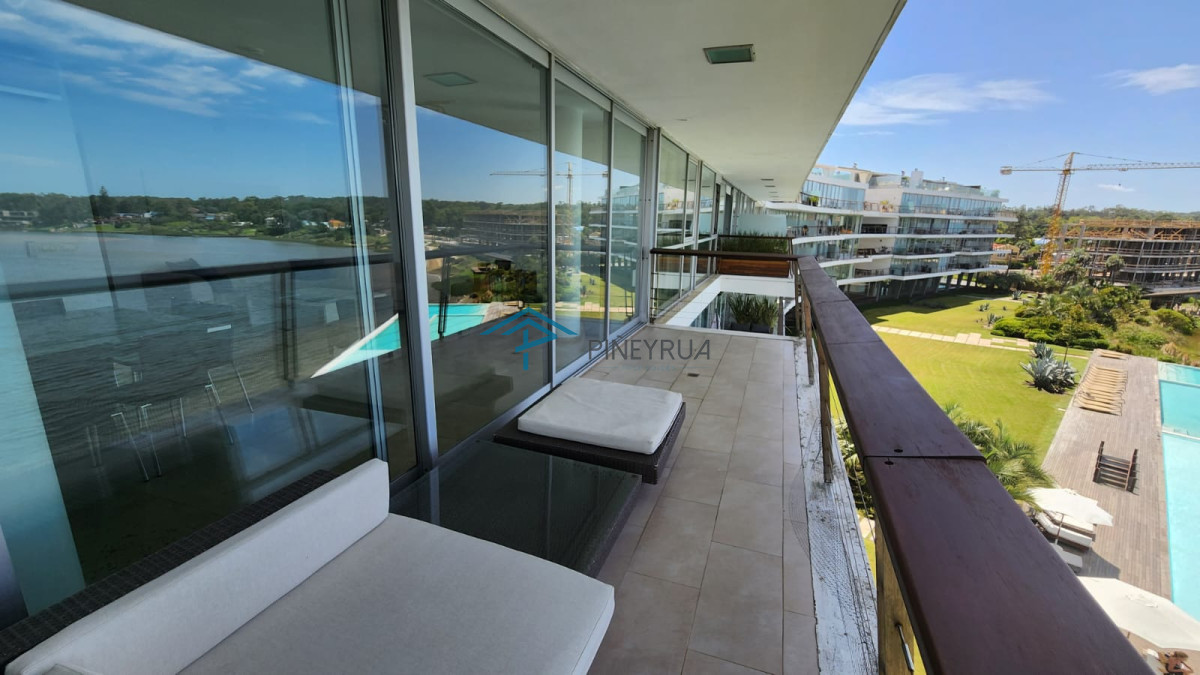 La Barra, Apartamento de 3 dormitorios en Venta, con vista a la desembocadura.