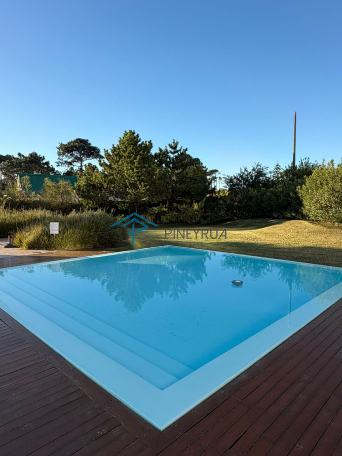 Apartamento en Venta en Brava, frente al mar, parrillero propio, 3 suites, 200 m2.