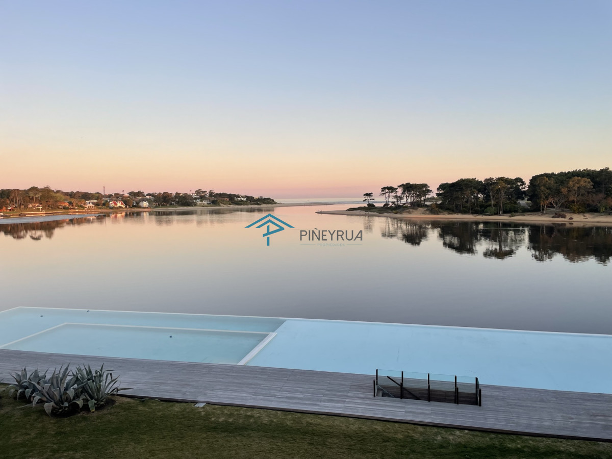 Apartamento ID.76 - APARTAMENTO EN VENTA EN EDIFICIO DELAMAR EXCELENTES VISTAS 4 DORMITORIOS