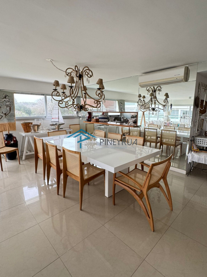 Apartamento en Venta en Brava, primera línea. 3 suites, dep. servicio. Full amenities