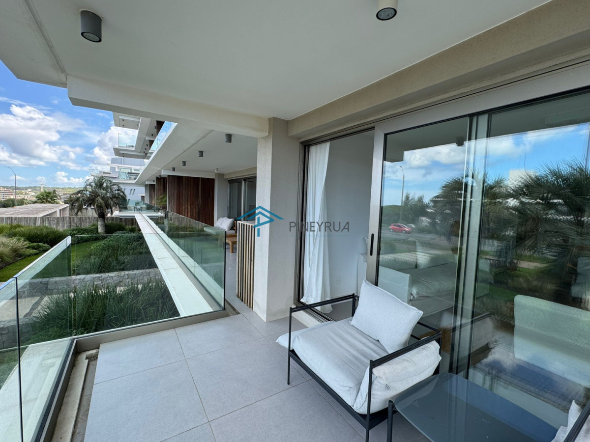 Manantiales, primera línea, 2 suites, terraza al frente con vista al mar.