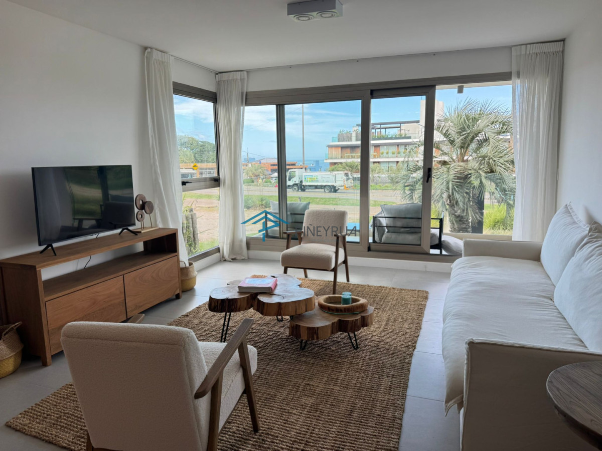 Manantiales, primera línea, 2 suites, terraza al frente con vista al mar.