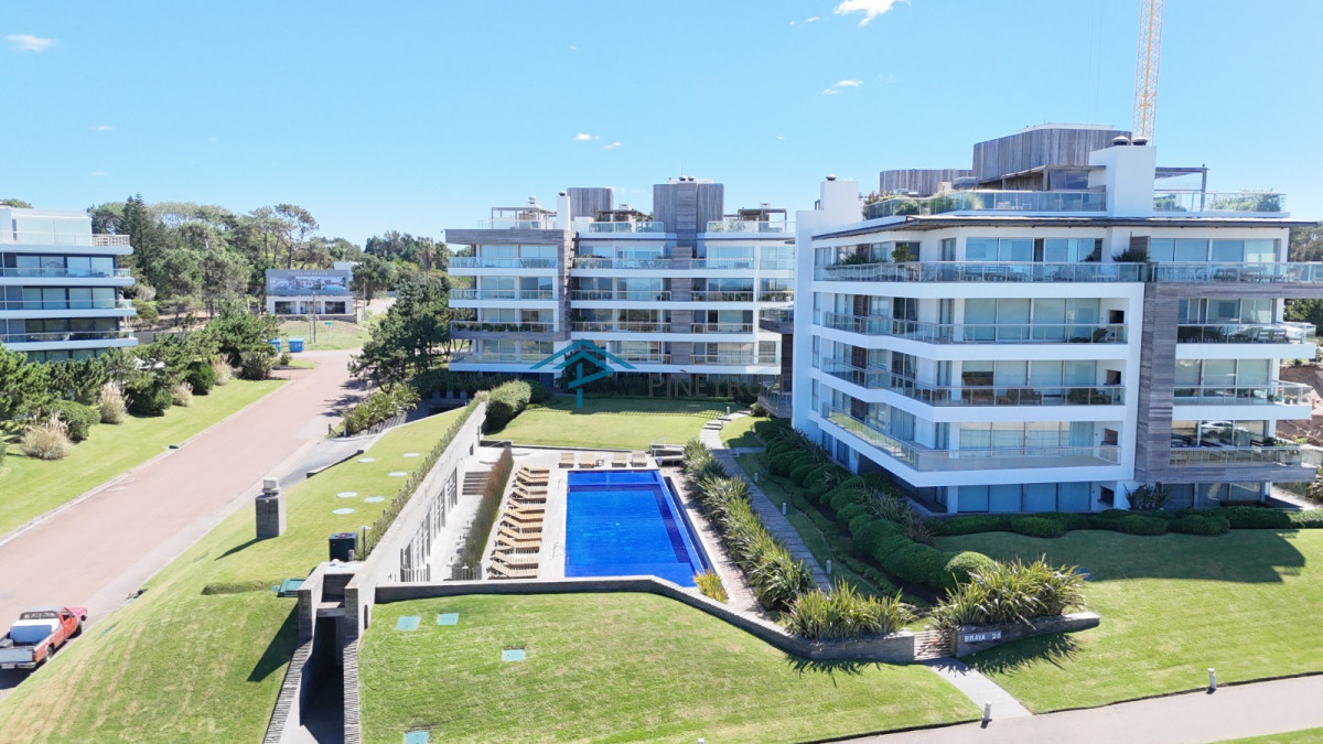 Venta de Apartamento frente al mar, Parada 28 de la Brava en Punta del Este.