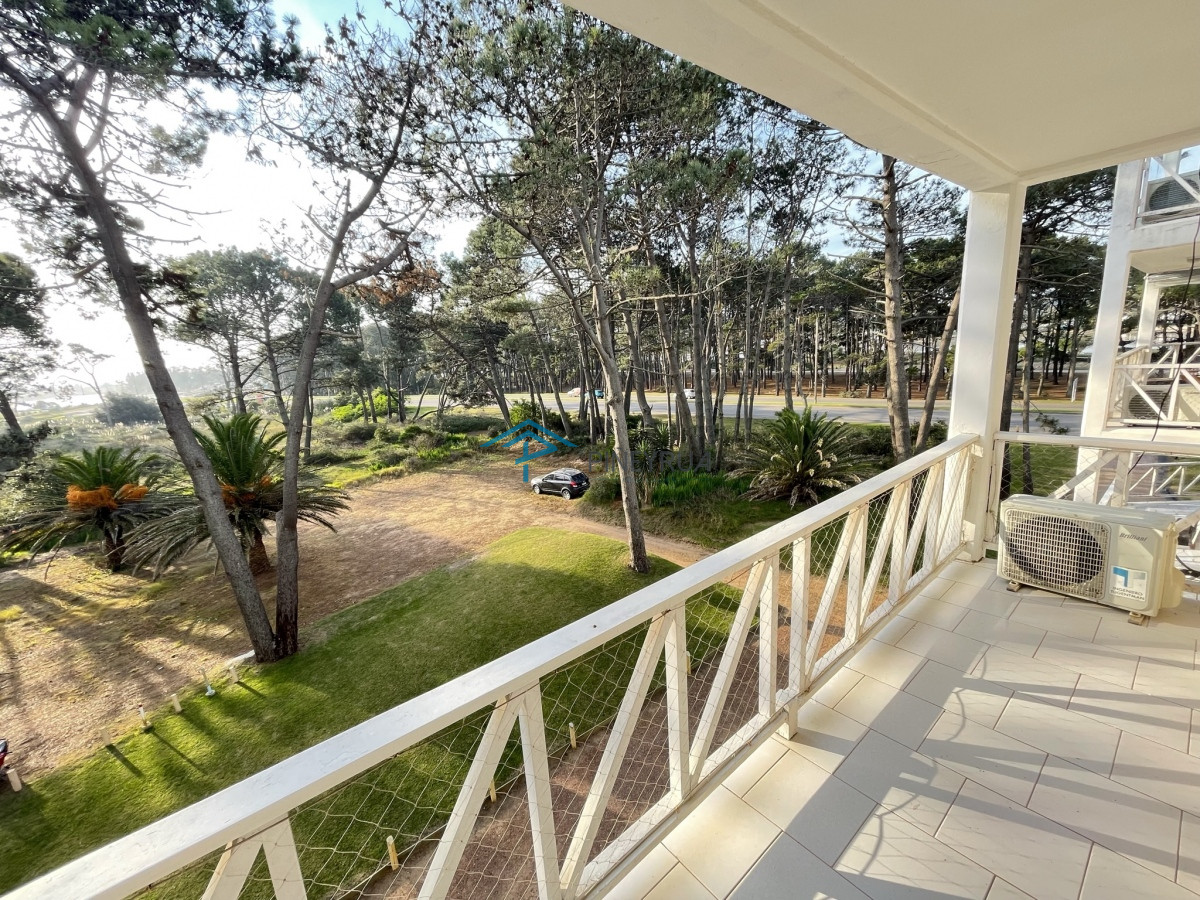 Apartamento ID.169 - APARTAMENTO EN VENTA SOBRE LA BRAVA, EDIFICIO PINARES DE LA BARRA 