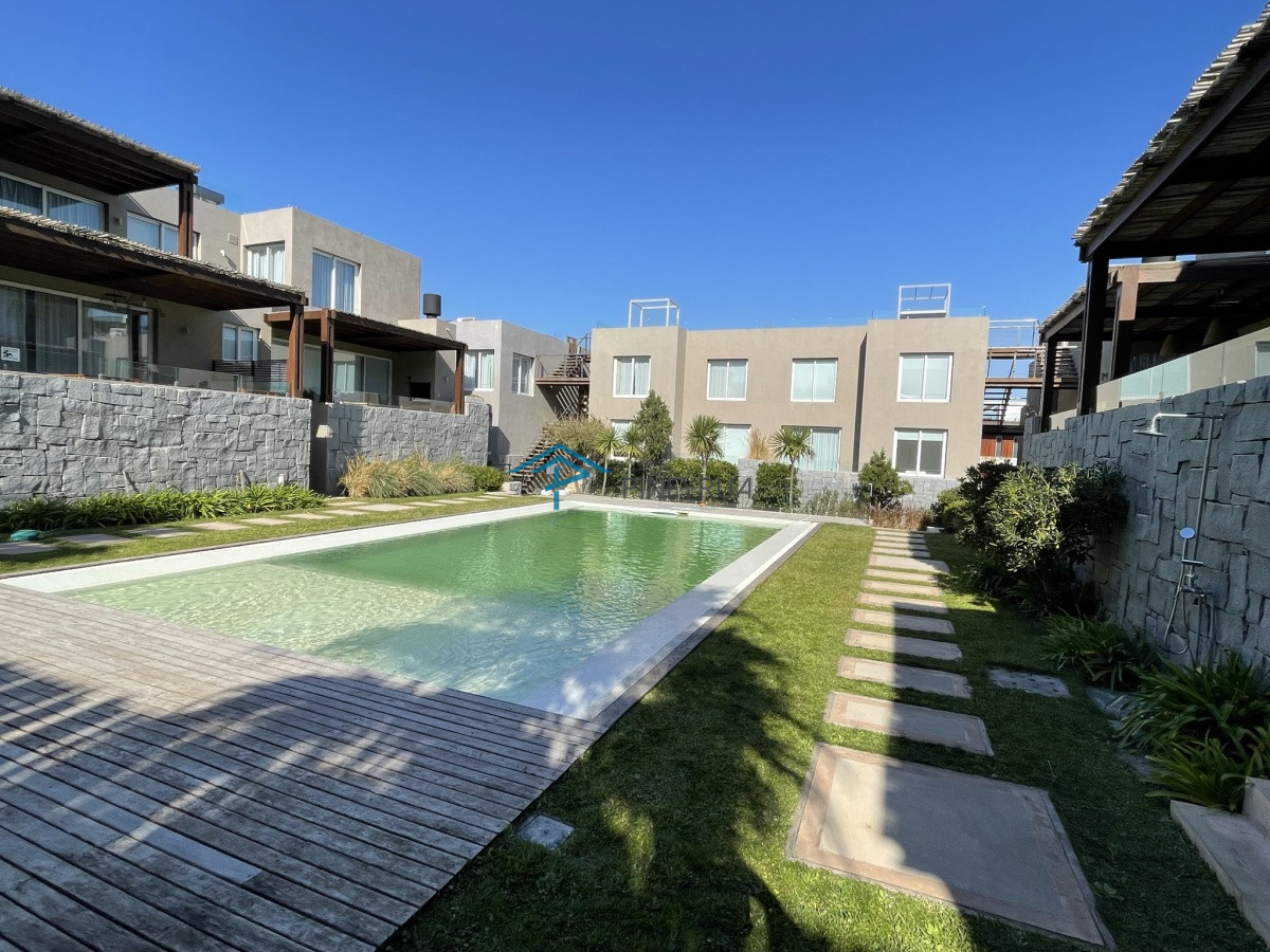APARTAMENTO EN ALQUILER EN EDIFICIO BAHIA DE MONTOYA 3 DORMITORIOS