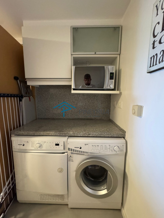 Apartamento en Brava, Primera Línea, 2 suites, terraza al frente con vista al mar.